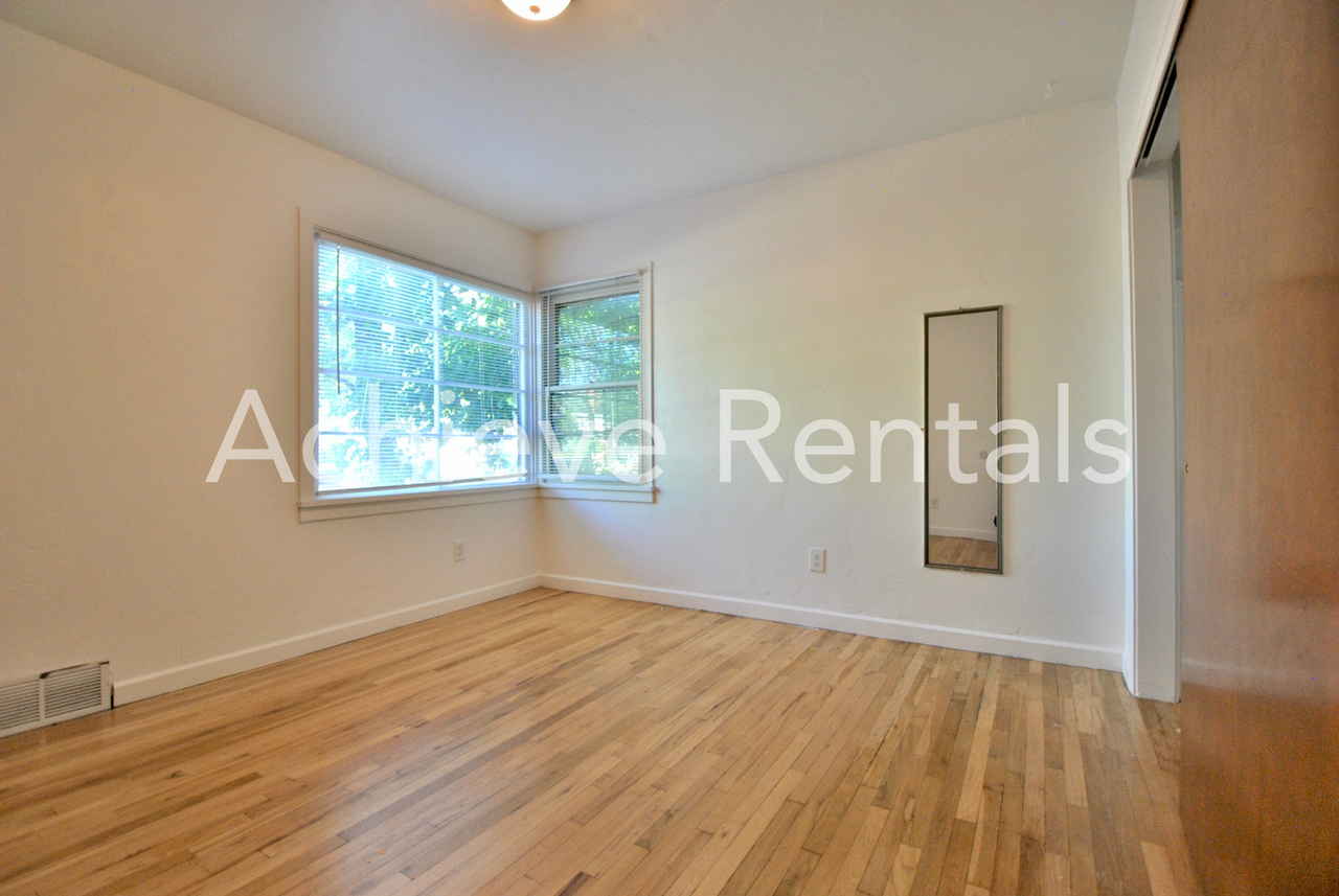 704 N 200 E - Photo 6 of 12