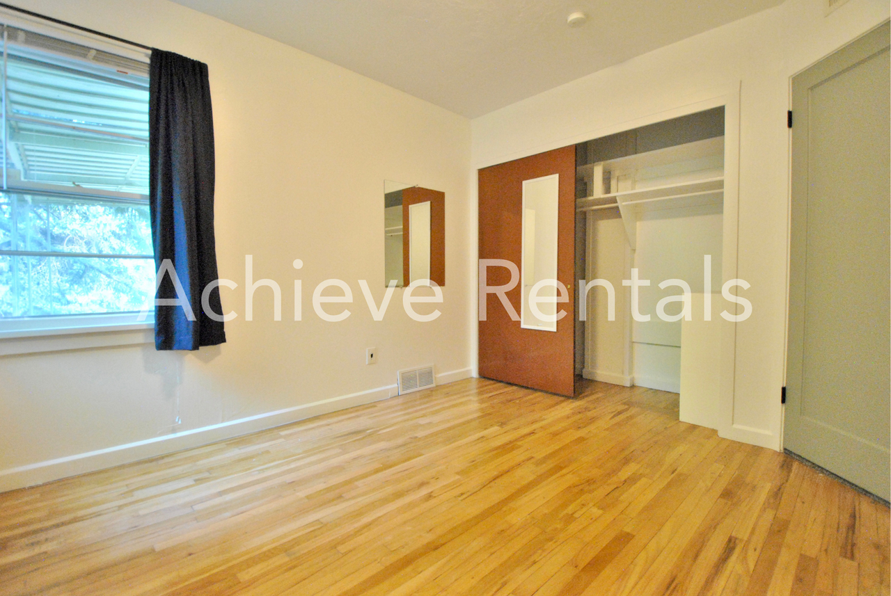 704 N 200 E - Photo 7 of 12