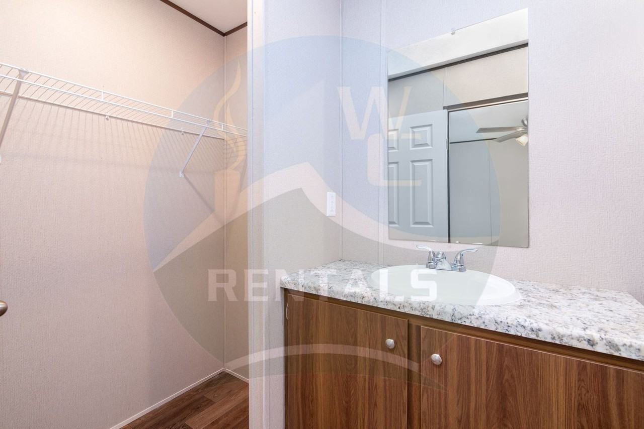 1043 Dillsboro Rd - Photo 3 of 17