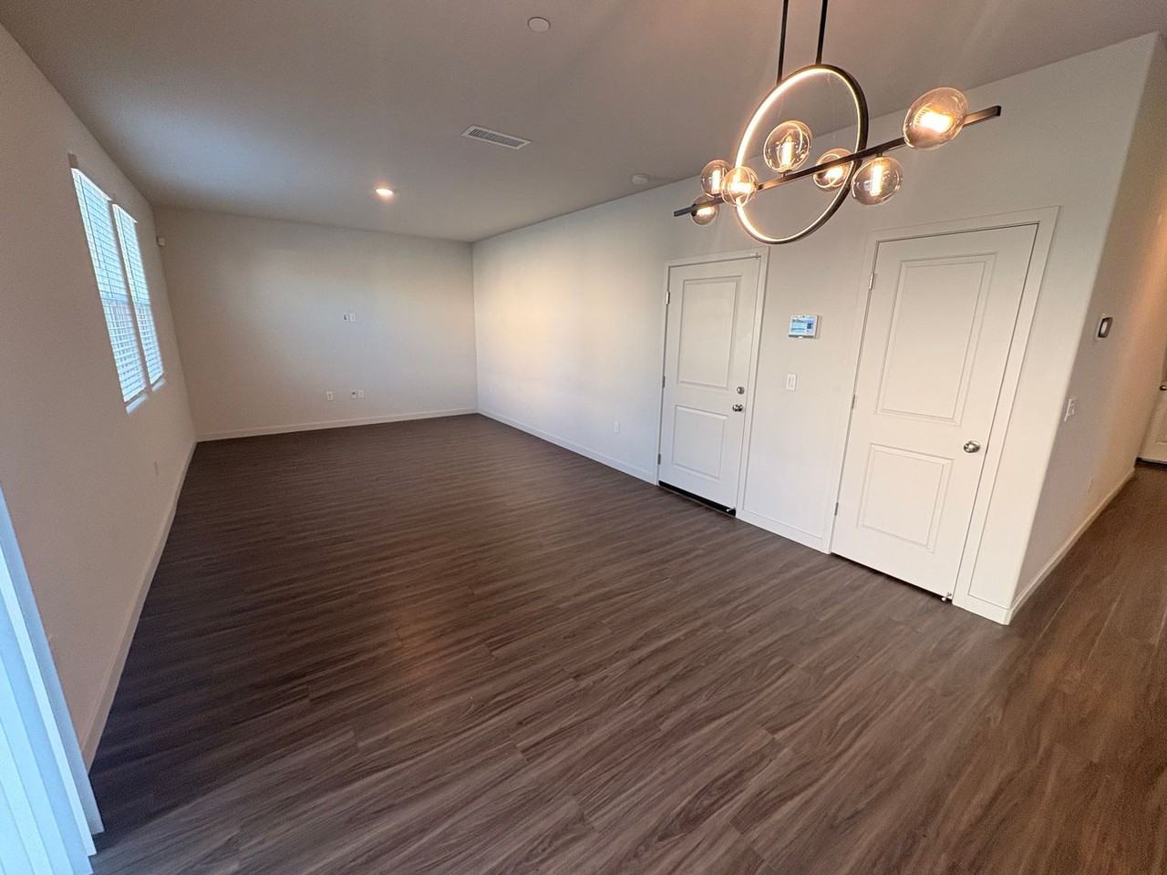 1463 S Orbit Cir - Photo 4 of 15