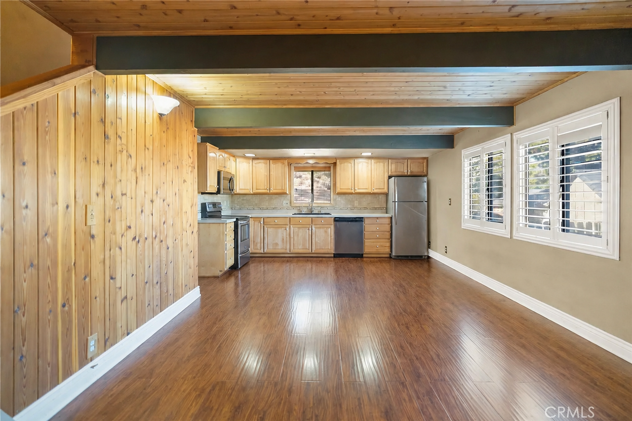 1809 Pioneer Way - Photo 7 of 33