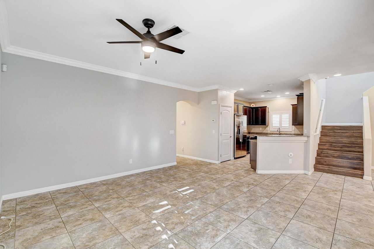 9634 Volk Ave - Photo 4 of 37