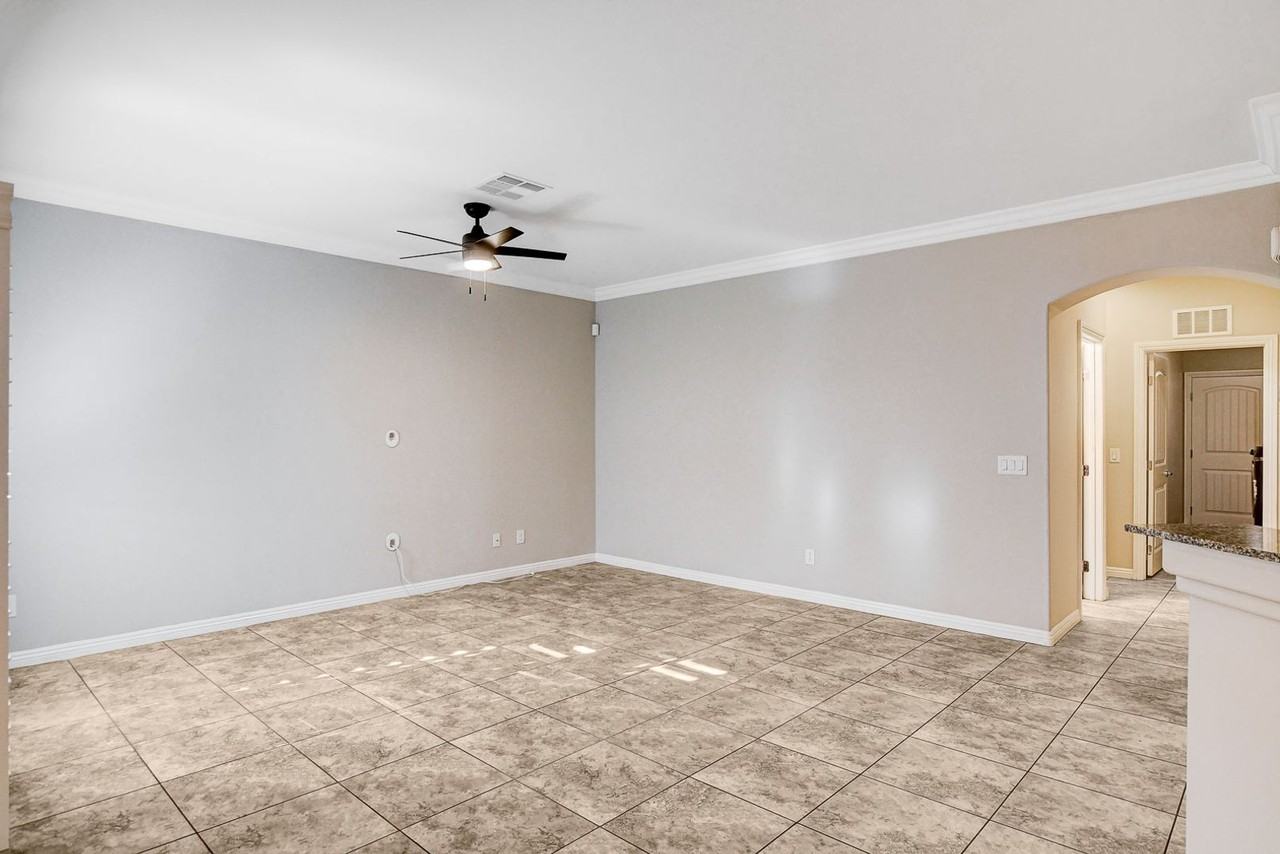 9634 Volk Ave - Photo 5 of 37