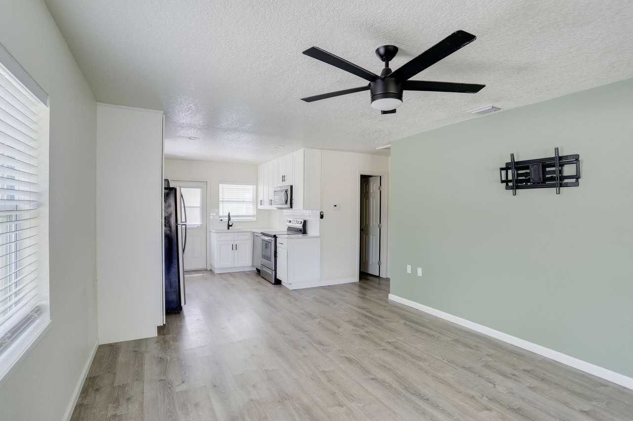1316 S Bumby Ave - Photo 3 of 13