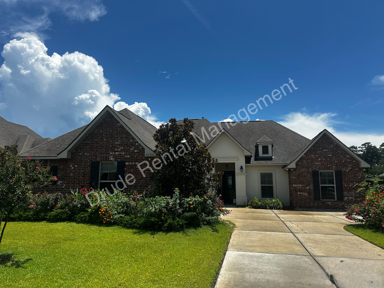 20340 Thornwood Dr - Photo 2 of 35