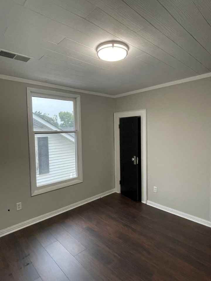 2318 Monroe Ave - Photo 3 of 11