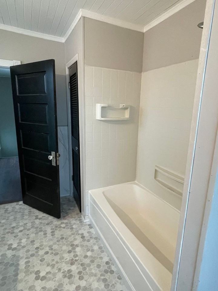 2318 Monroe Ave - Photo 5 of 11