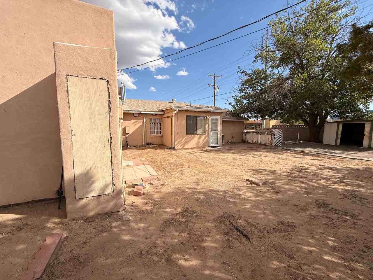 1101 Gardner Ave - Photo 4 of 12