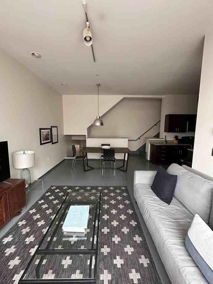 140 E Berkeley St - Photo 2 of 15