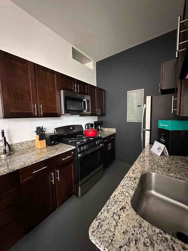 140 E Berkeley St - Photo 3 of 15