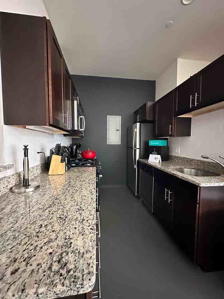 140 E Berkeley St - Photo 5 of 15