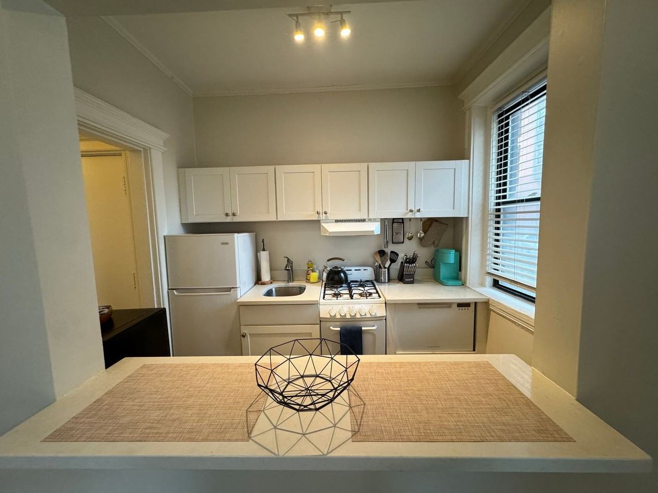 38 E Newton St - Photo 4 of 12