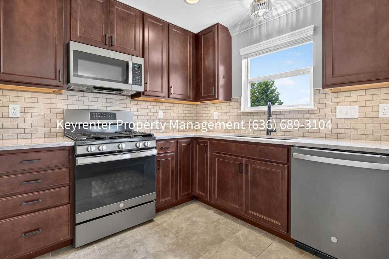 2823 Winding Valley Dr - Photo 4 of 37