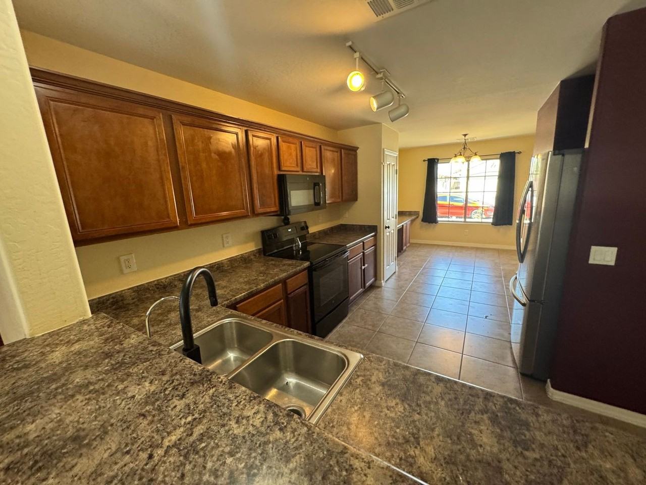7371 W Alicia Dr - Photo 2 of 13