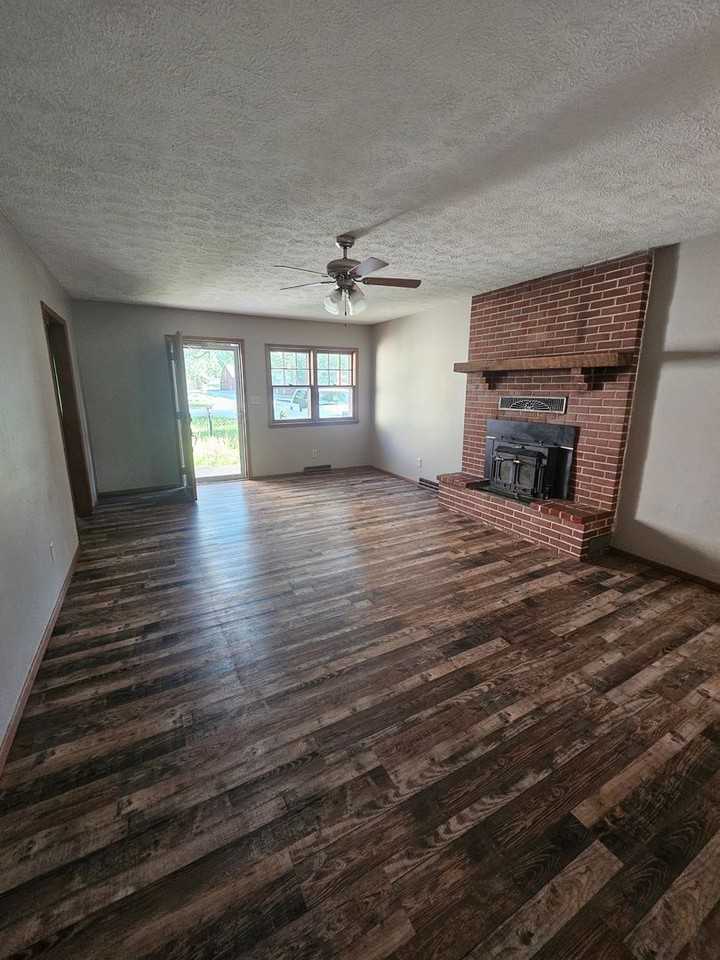 725 W Talmage St - Photo 3 of 23
