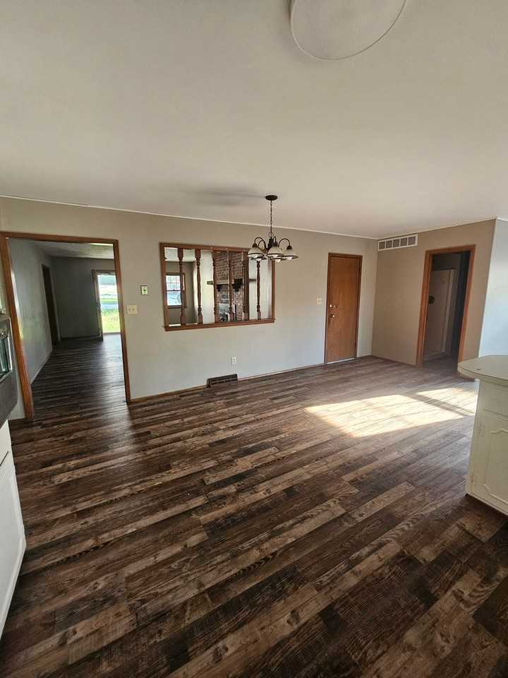 725 W Talmage St - Photo 4 of 23