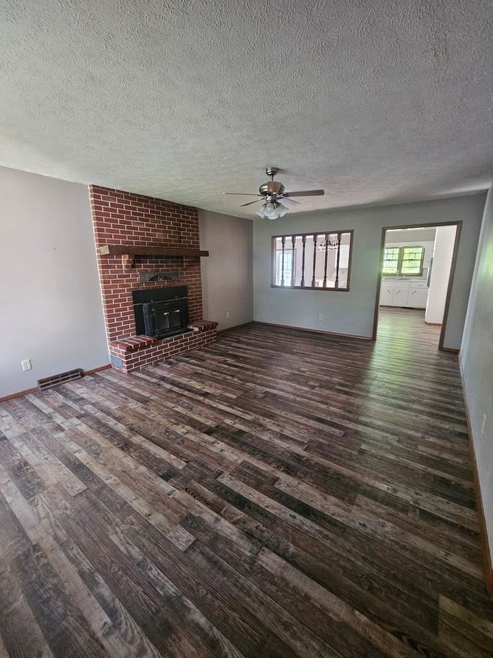 725 W Talmage St - Photo 5 of 23