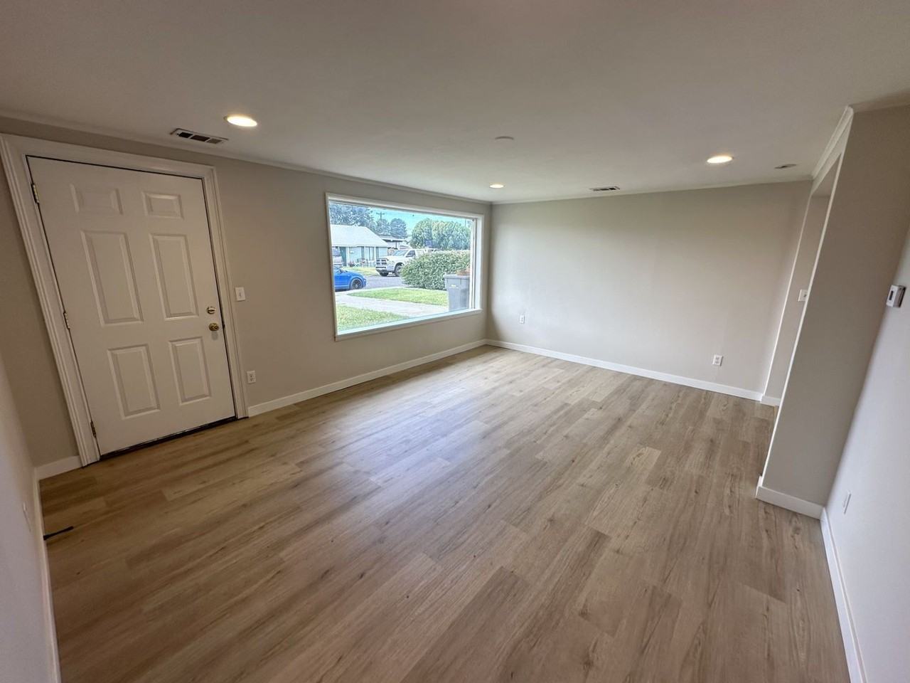 705 S Ione St - Photo 2 of 24