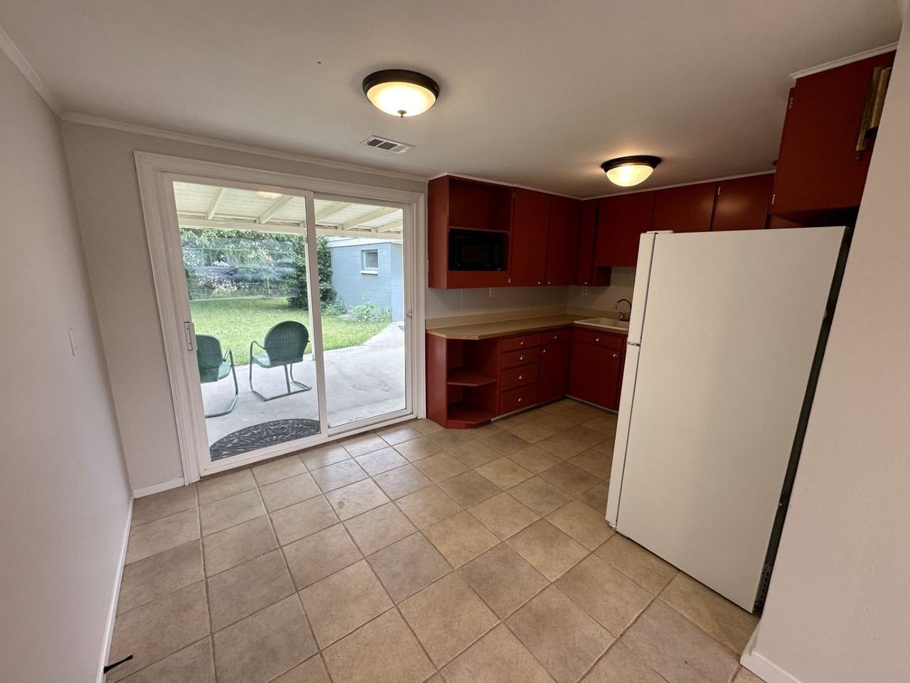 705 S Ione St - Photo 5 of 24