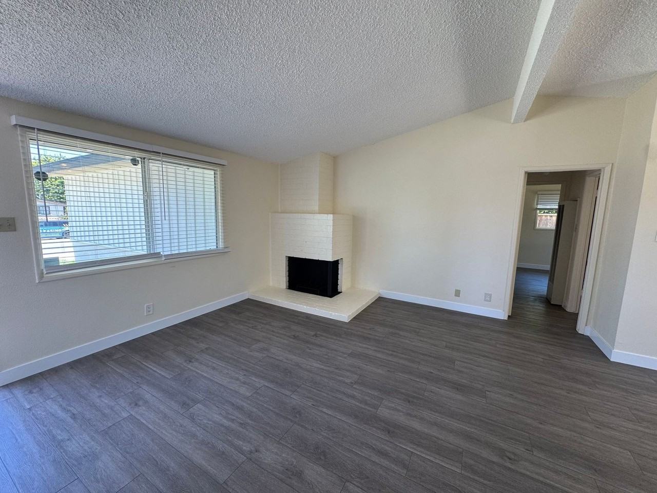 760 Dennis Ave - Photo 4 of 10