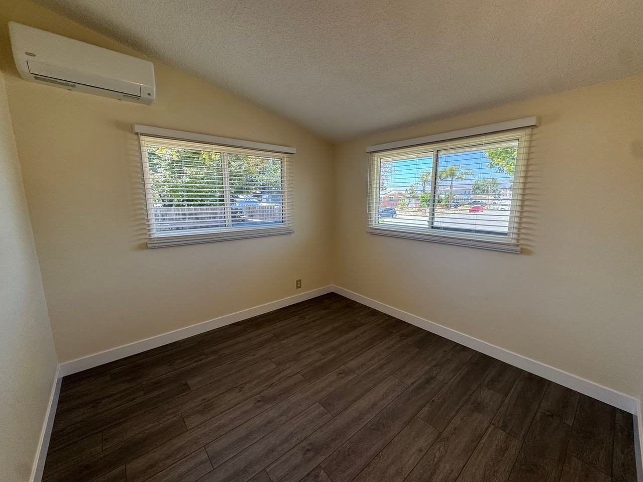 760 Dennis Ave - Photo 6 of 10