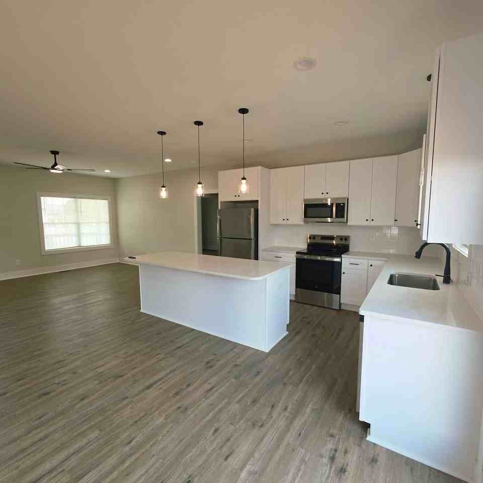 118 Wetmore Rd - Photo 3 of 18