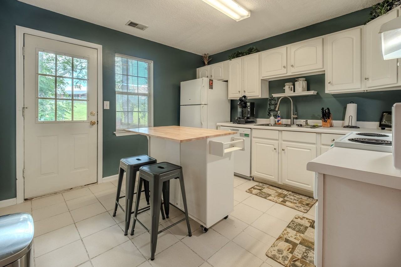 100 Woodstone Dr #18 - Photo 5 of 16