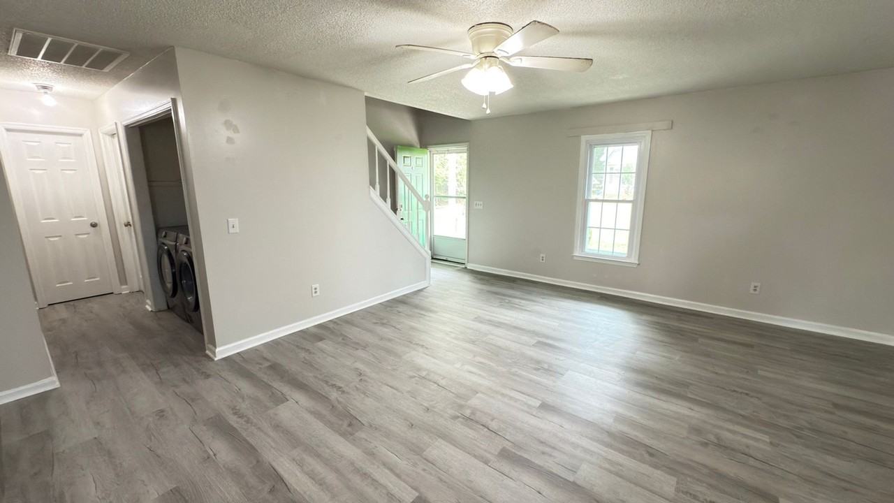 210 Cuddles Ct - Photo 5 of 21
