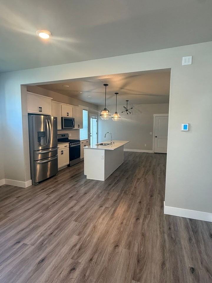 6033 Farmstead Ave - Photo 2 of 17