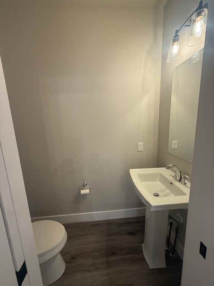 6033 Farmstead Ave - Photo 5 of 17