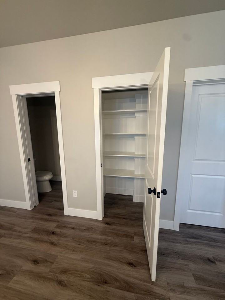6033 Farmstead Ave - Photo 6 of 17