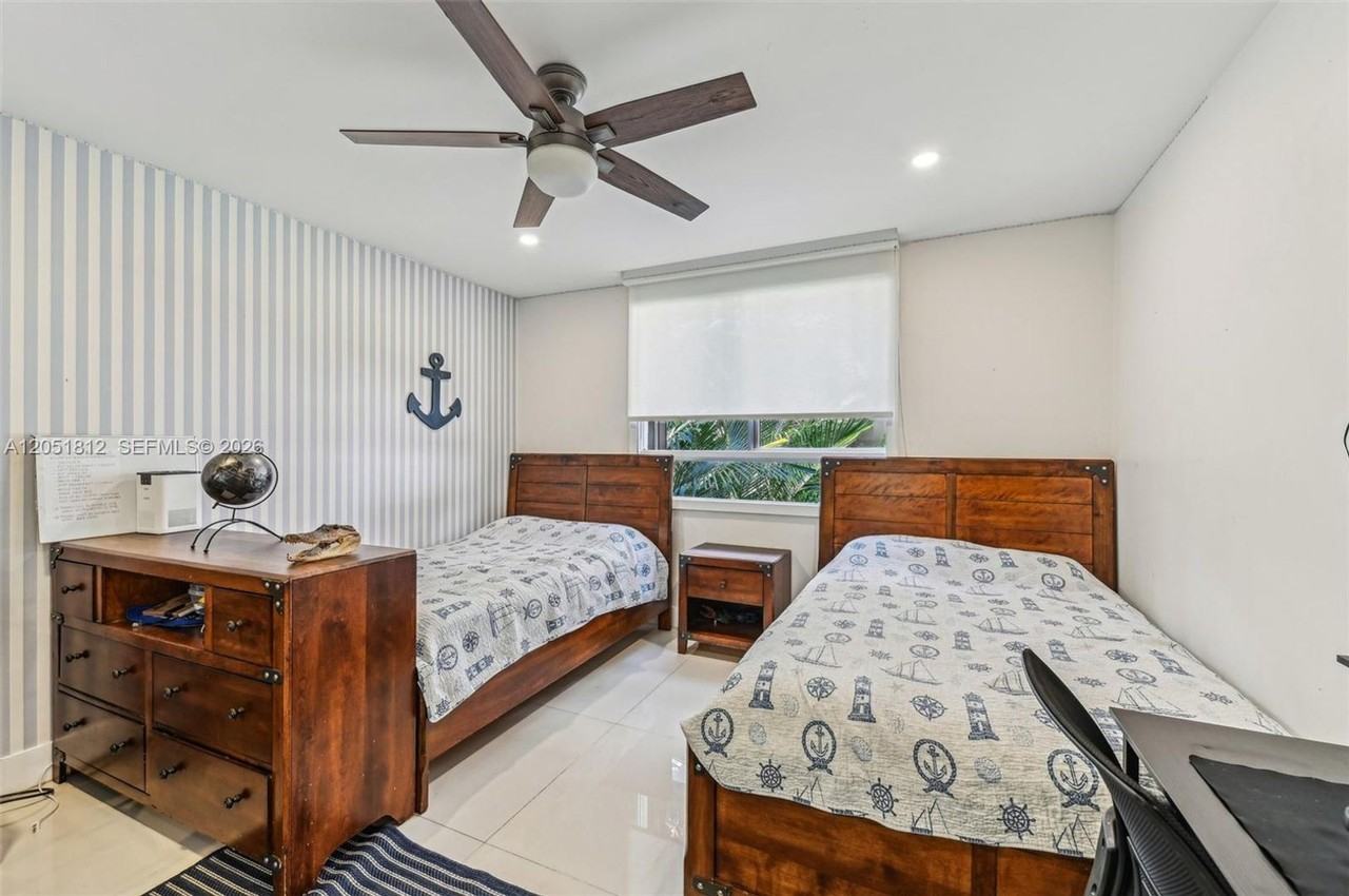 121 121 Crandon Blvd 251 251 - Photo 5 of 12