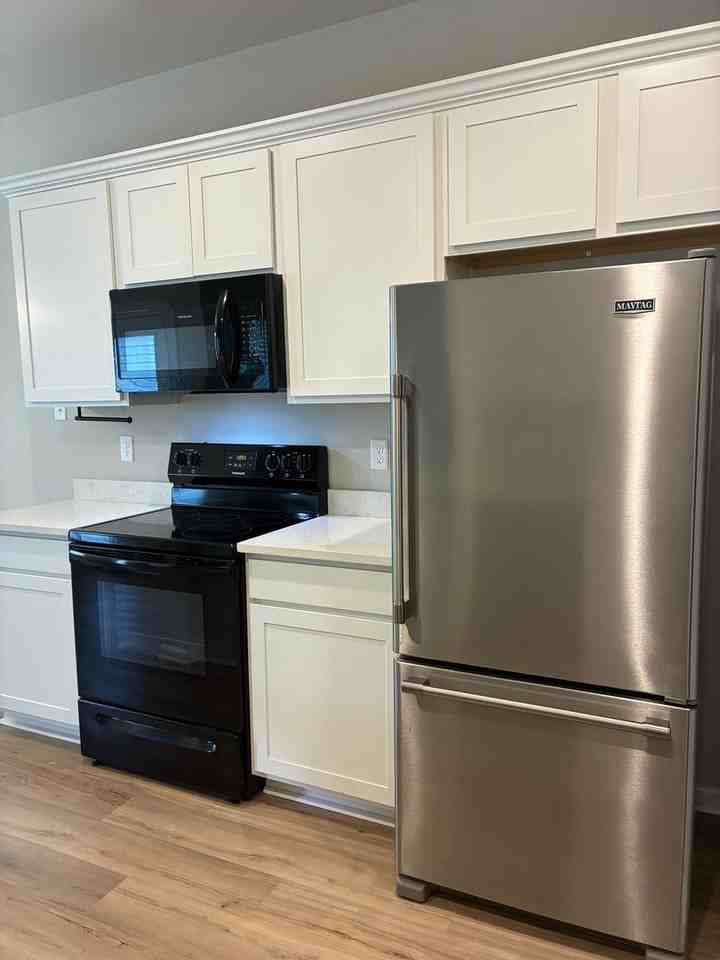 137 Keaton Ct - Photo 3 of 20