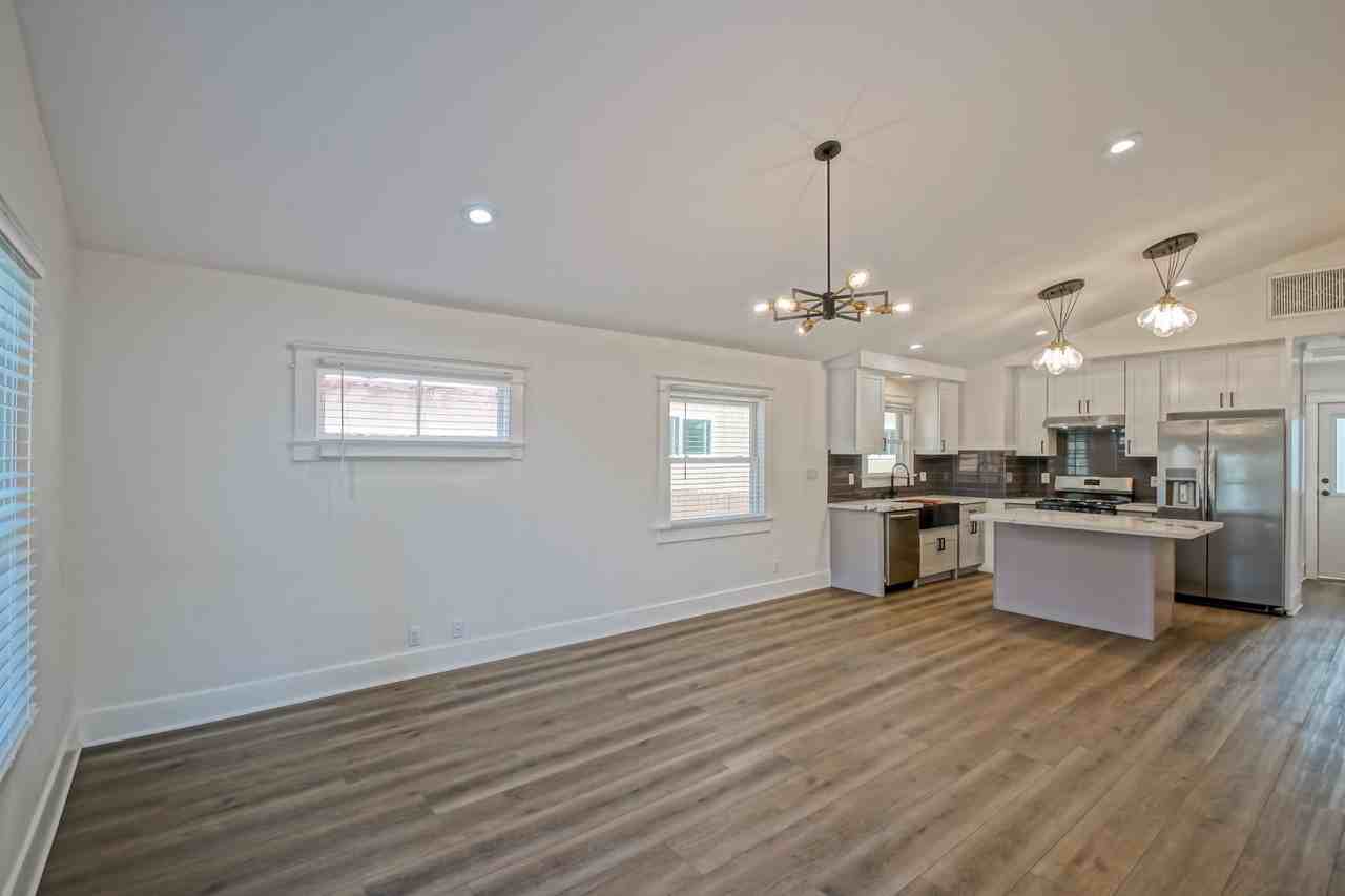 827 N Lucia Ave - Photo 4 of 28