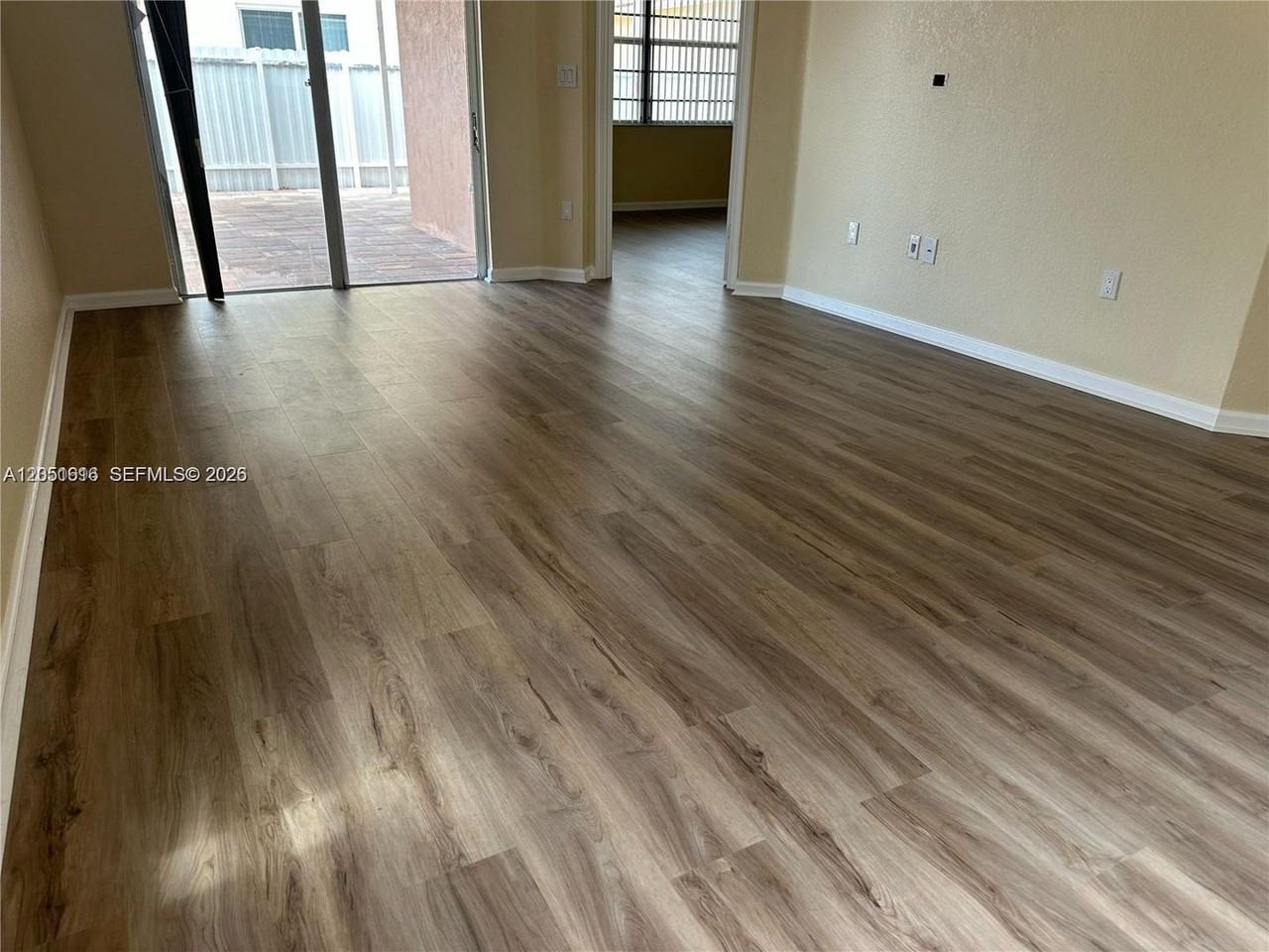 2210 Ne 37th Rd - Photo 3 of 10