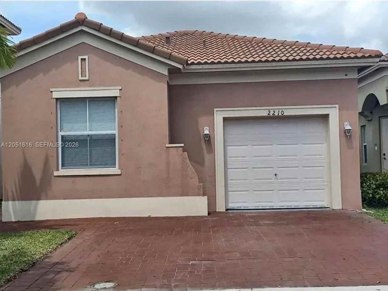 2210 Ne 37th Rd - Photo 4 of 10