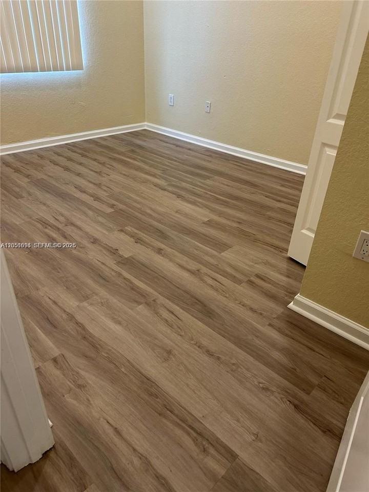 2210 Ne 37th Rd - Photo 5 of 10
