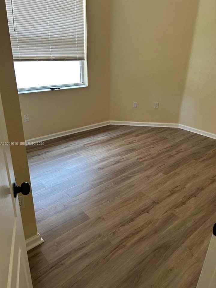 2210 Ne 37th Rd - Photo 6 of 10