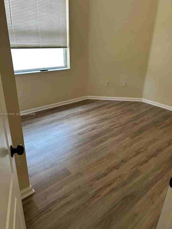 2210 Ne 37th Rd - Photo 7 of 10