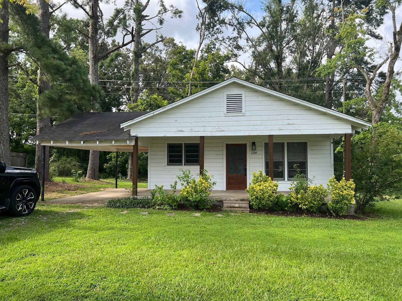 1114 Mimosa Dr