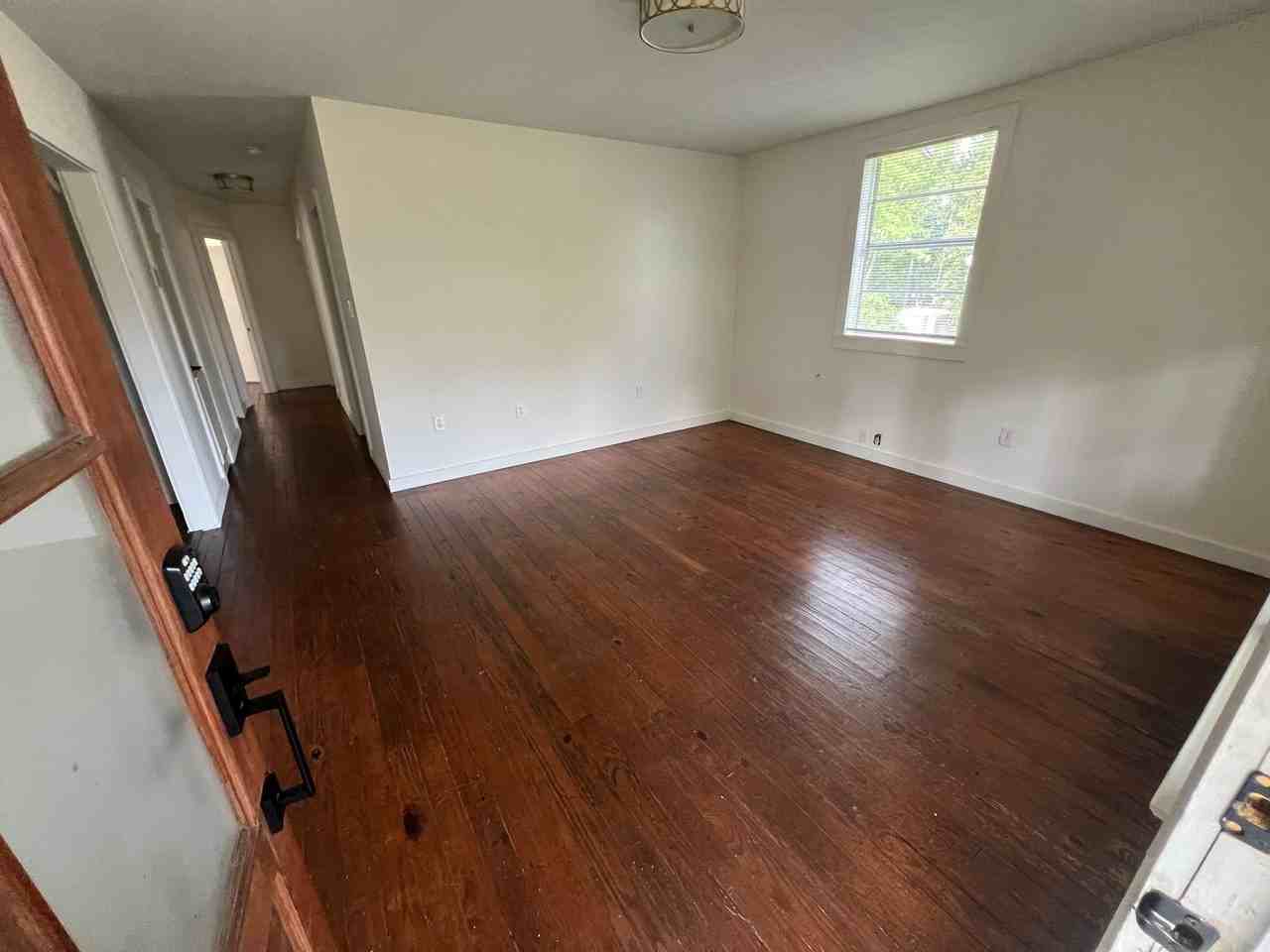 1114 Mimosa Dr - Photo 3 of 11