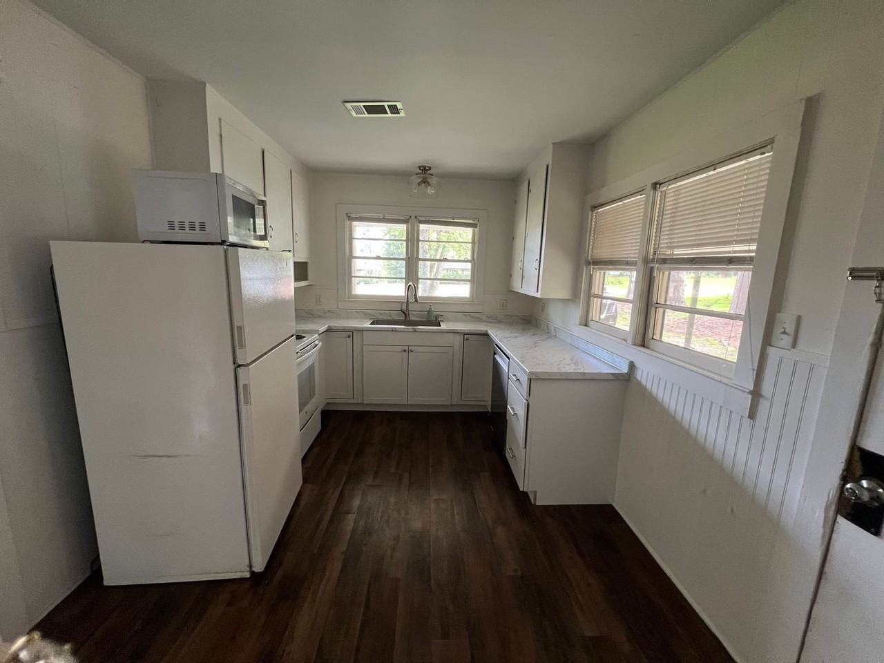 1114 Mimosa Dr - Photo 4 of 11