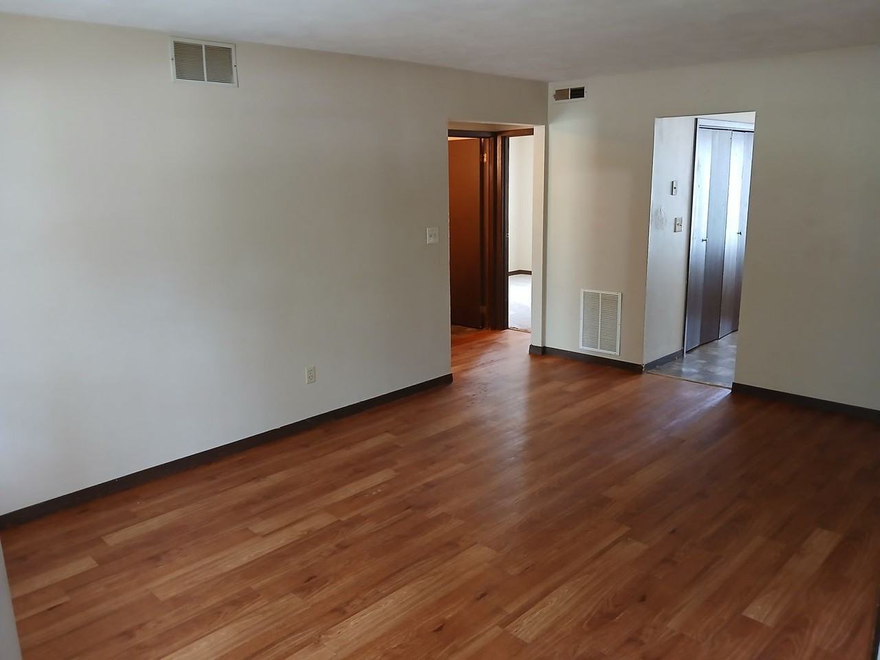 1701 Northway Dr - Photo 2 of 8