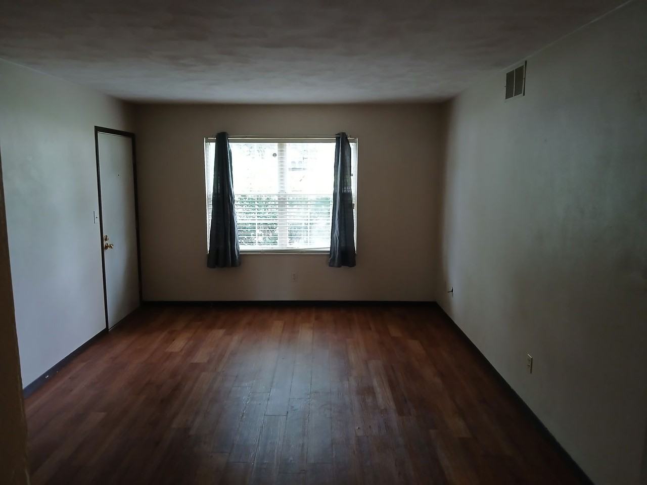 1701 Northway Dr - Photo 3 of 8