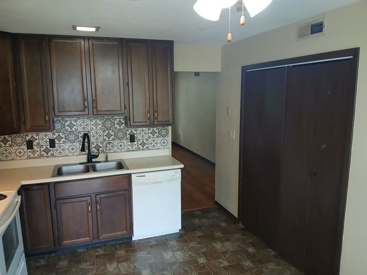 1701 Northway Dr - Photo 4 of 8