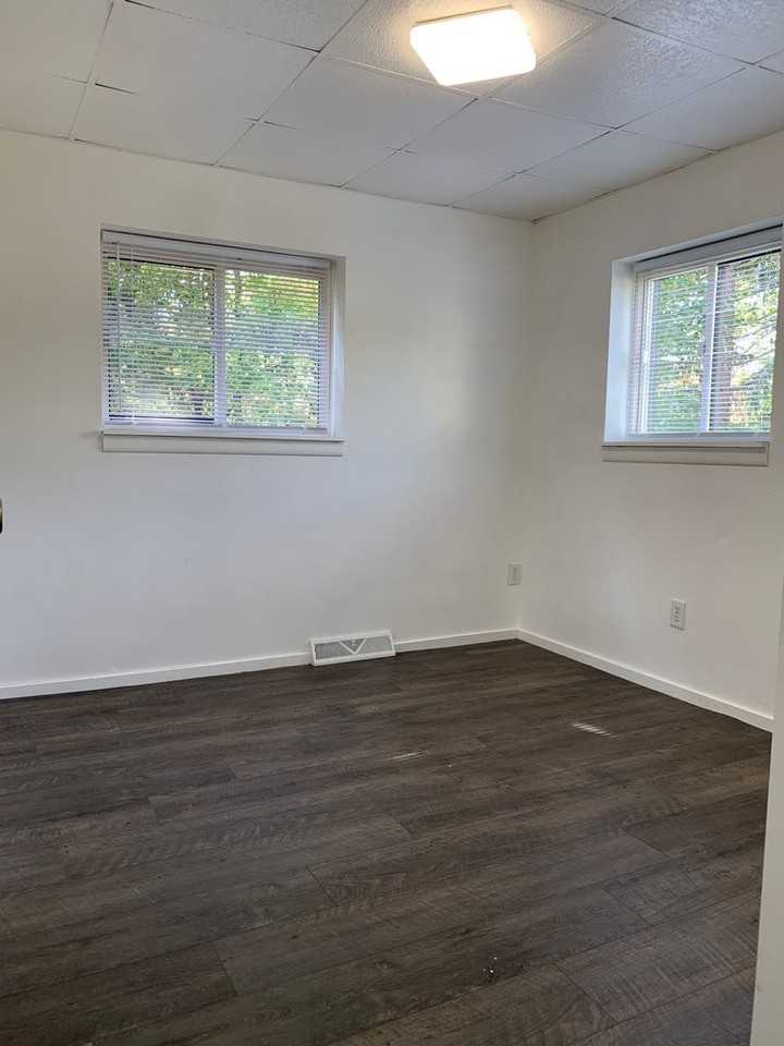 303 Vincennes Ave - Photo 5 of 6