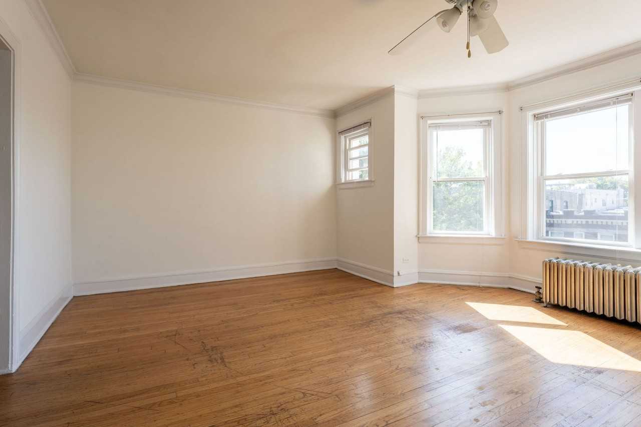 4329 N Francisco Ave #3 - Photo 5 of 14