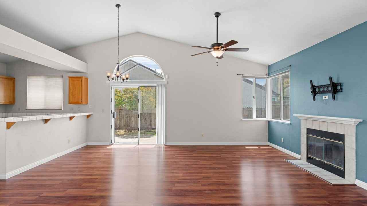 957 Mccoy Creek Cir - Photo 3 of 19