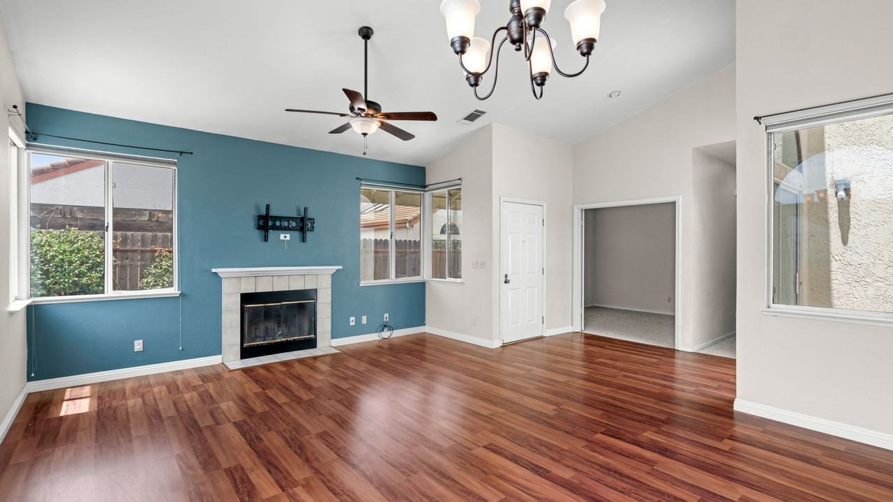 957 Mccoy Creek Cir - Photo 4 of 19