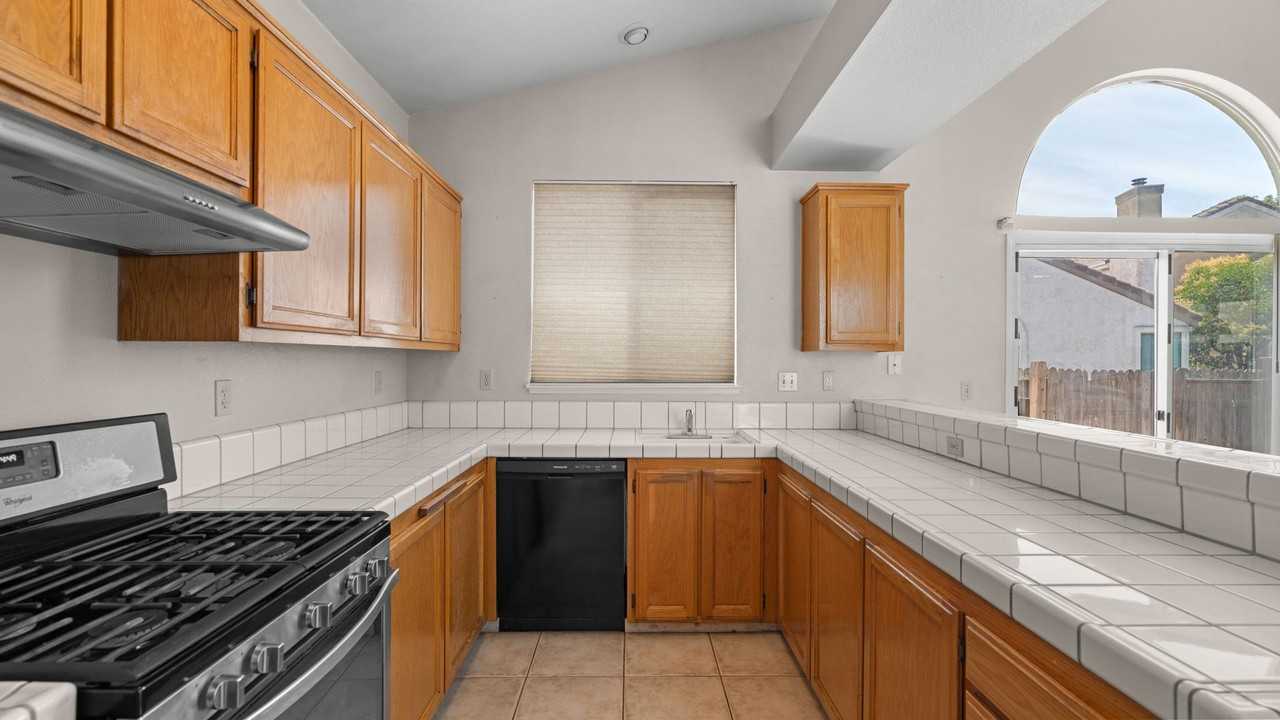 957 Mccoy Creek Cir - Photo 7 of 19